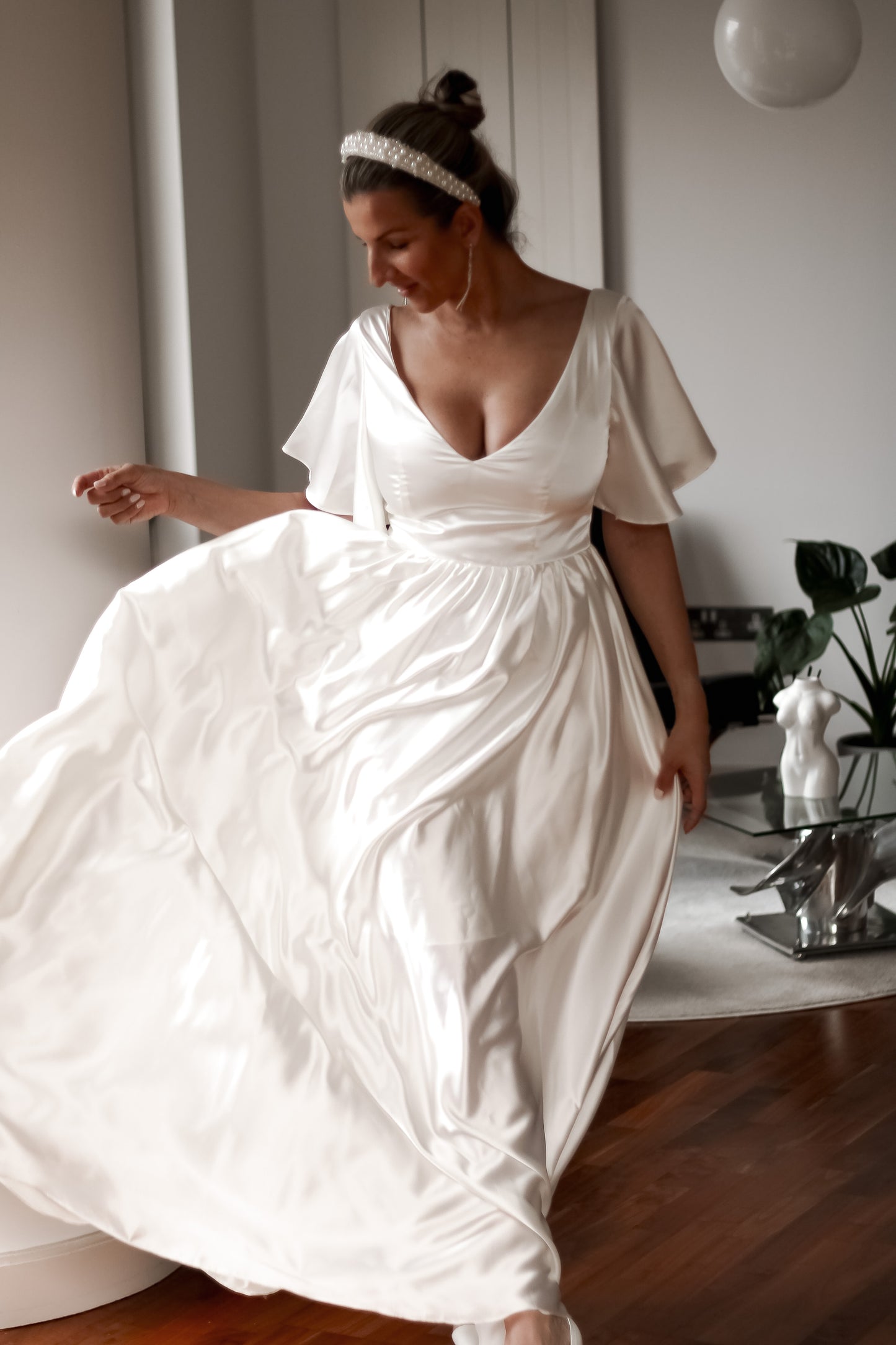 Daphne Satin Wedding Dress - Velo Bianco
