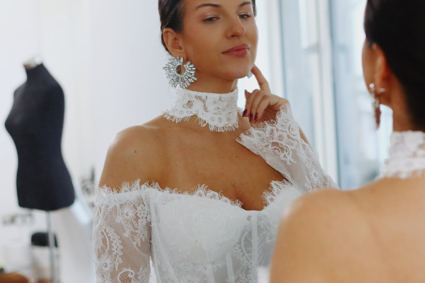 Ivory Chantilly Lace Bridal Choker with Pearls