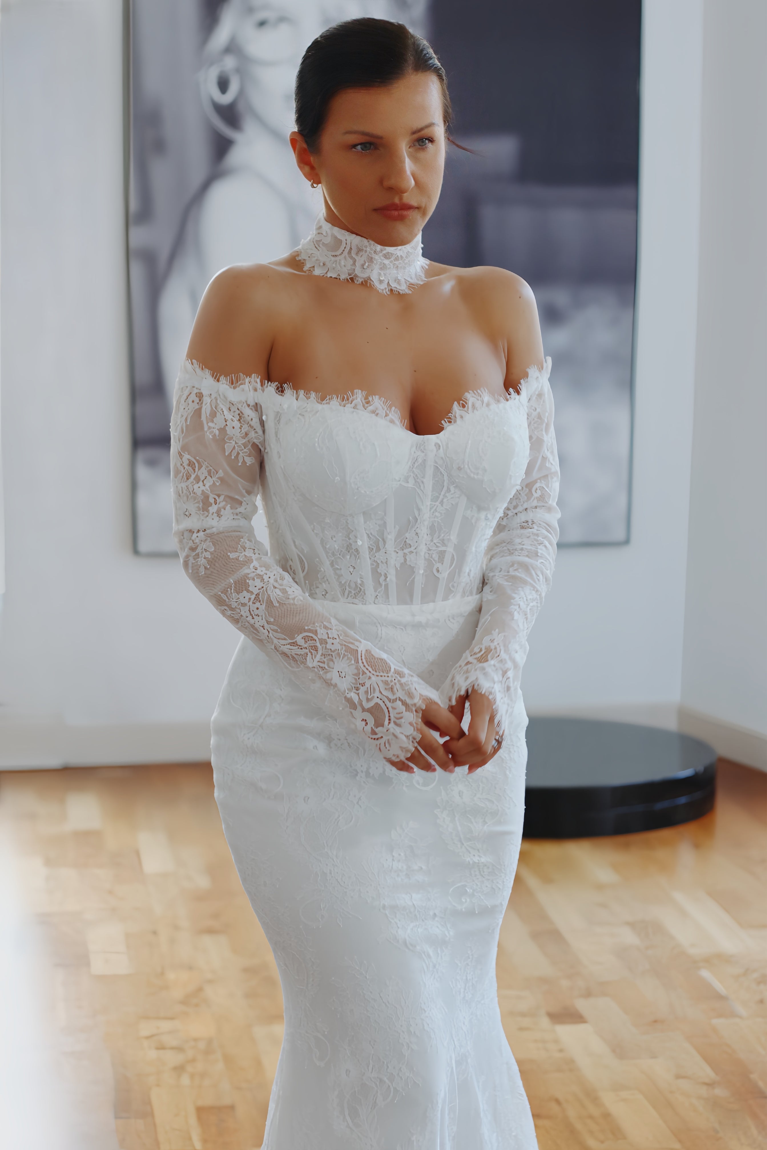 Sample April Lace Bridal Gown Velo Bianco Sample April Lace Bridal Gown Velo Bianco