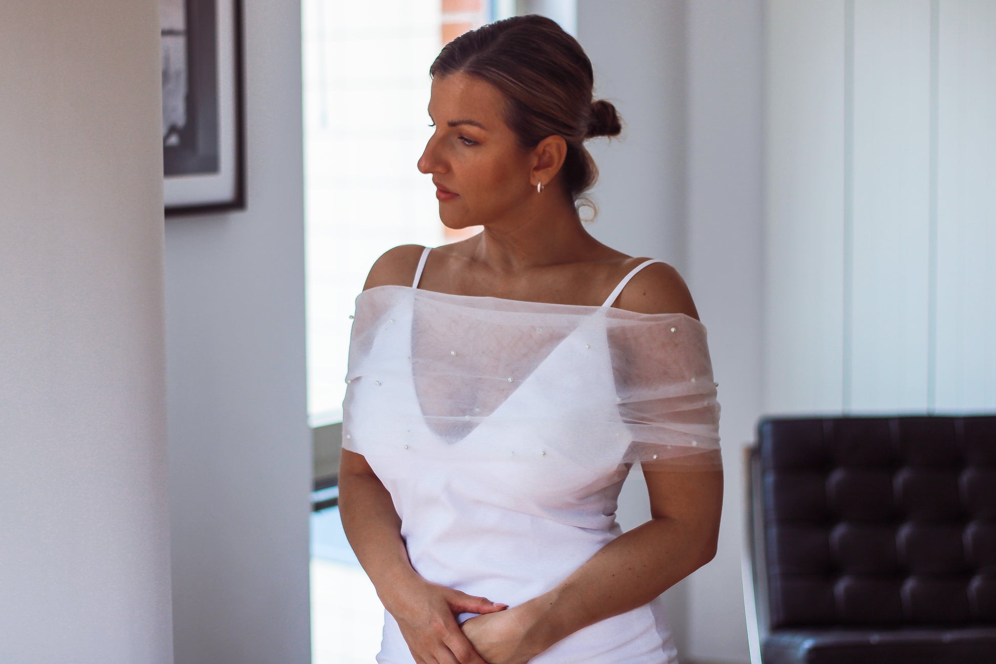 Off-the-shoulder pearl bridal shawl - Velo Bianco